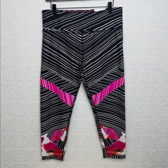 Calvin Klein | Black and Pink Patterned Leggings - Picture 2 of 13
